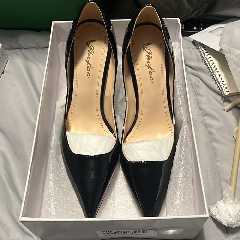Shofoo Women’s elegant pointed toe stilettos. Color is black. Size 7. Brand new.